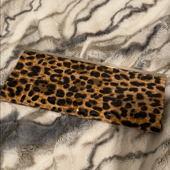 🐯CHEETAH PRINT CLUTCH🐯 - Picture 3 of 5